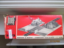 N°1492/25 passage à niveau jouef électrique réf 676 + boite incomplet pour pièce