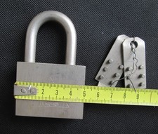 Ancien cadenas à système de clef rare