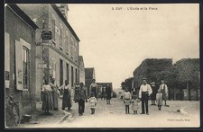 CPA Cuy, L´École et la Place