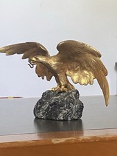 Aigle En bronze Doré , Porte