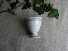 COQUETIER ANCIEN EN PORCELAINE BLANCHE À LISERÉS VERTS