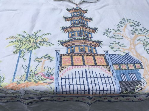 Vintage tres ancienne nappe - tres,