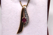 Pendentif collier rubis et diamants or jaune 18 carats 750