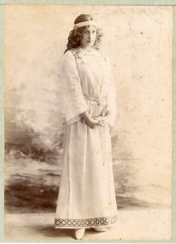 Femme costume médiéval - en,
