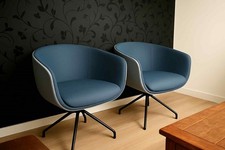 Lot 2 fauteuils pivotants bleus et gris, chaises en cuir, très bon état