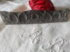 Tampon ancien sans support frise broderie collection oeufs poussin    n°32-2