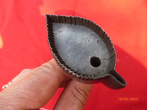Emporte piece outil ancien - emporte,