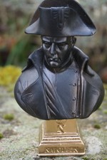 RE0062  A  FIGURINE STATUETTE