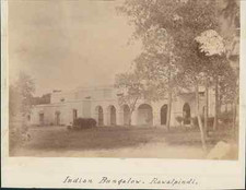 India, Indian Bungalow at Rawalpindi   Vintage albumen print.  Tirage albumi