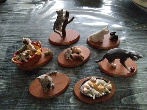 Figurines chat sur socle bois - chat,