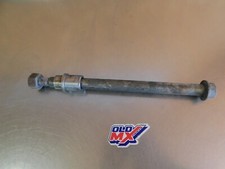 Axe de roue arrière Suzuki