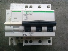 disjoncteur D40 amp 4 poles courbe D SCHNEIDER DT40 A9N21420 + bobine MNx + OF