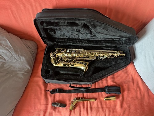 Saxophone alto avec étui