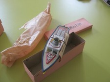 JOUET BATEAU BLEU MOTEUR A REACTION ANCIEN DANS SA BOITE ET KRAFT D ORIGINE NEUF