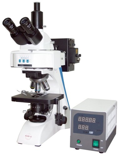 Microscope fluorescence - à,