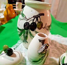 Lot  pot d olive -verseuse