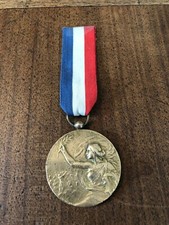 ANCIENNE MÉDAILLE EN BRONZE signée KINSBURGER " VENDOME 15 AOÛT 1926