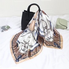 Foulard , carré satin  luxe