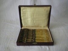 Ecrin contenant 12 fourchettes