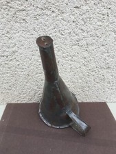 Ancien entonnoir obturé / En