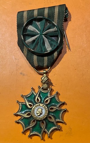 Médaille officier ordre des - médaille,