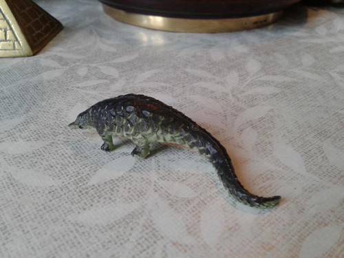 Pangolin prior - pangolin,