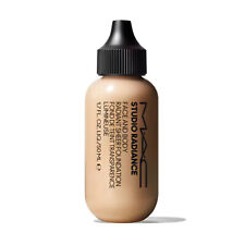 Fond de teint pur radiant visage et corps radiant MAC Cosmetics Studio Radian...