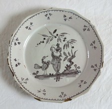 ASSIETTE en FAIENCE, décor au