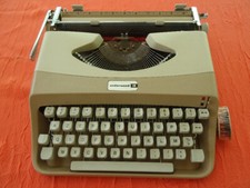 machine a ecrire UNDERWOOD modèle 18 de couleur crème et caramel,vintage