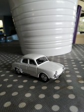 voiture miniature 1/43 Solido . Renault dauphine . Sans boite