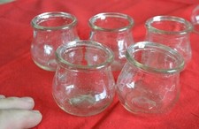 5 anciennes ventouses médicales en verre moulé plein de bulles et déformations