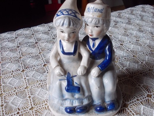 Couple figurines assises - couple,
