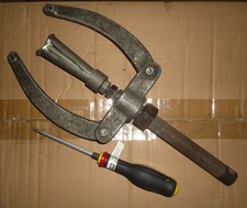 extracteur roulement arrache moyeu BEM 6122 , 6121  & un tournevis Facom