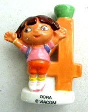 Porte bougie gâteau anniversaire Fève médium céramique 8 cms Dora 4 ans