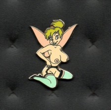 Très grand et joli pin's sur le thème des pin-up, la fée Clochette