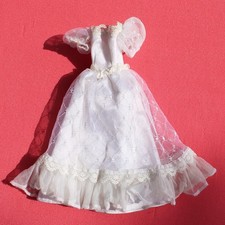 Robe de mariée pour poupée