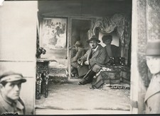 2 photos photographie Marcel Amiguet peintre graveur suisse camion atelier