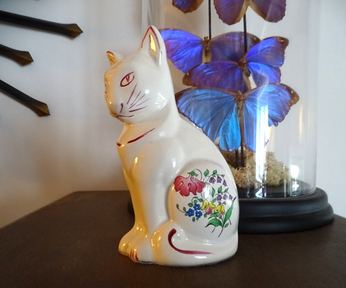 Chat assis faience - , kg