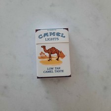 Paquet vide de cigarettes Camel