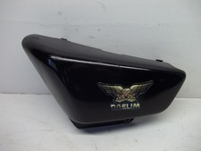 cache sous selle gauche de