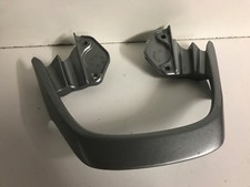 UNE POIGNEE PASSAGER ARRIERE GRISE POUR MOTO HONDA 125 CBF 125CBF 2011