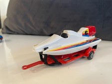Majorette - bateau hors bord racing team sur sa remorque ( 14 cm de longueur )