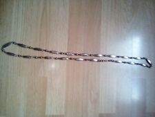 ancien très long sautoir a perles multicolore en bon état