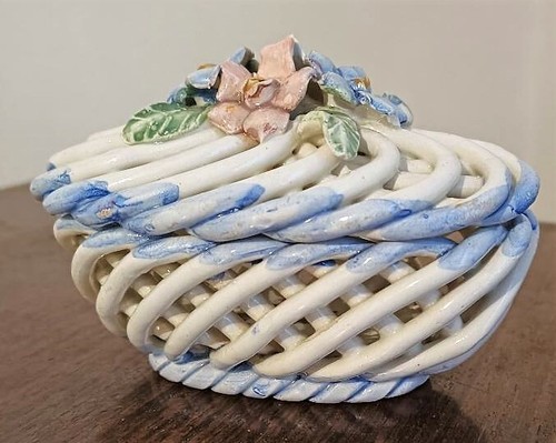 Bonbonnière boîte à - ou,