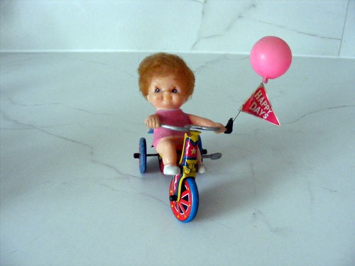 Petite fille trycicle - trycicle, à