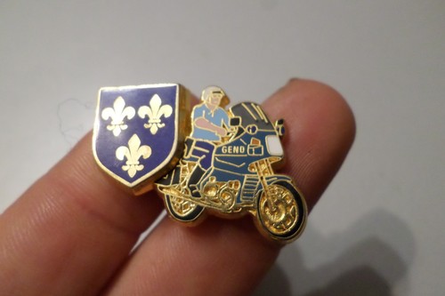 Insigne broche pin - pin, s