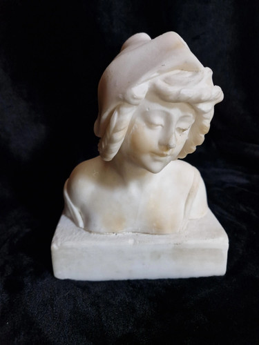 Petit buste jeune femme - de,