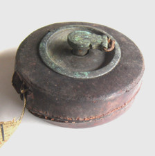 Très ancien mètre marin en tissus dans tambour en cuir cousu mécansime cuivre