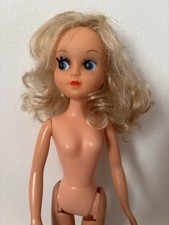 Poupée mannequin Sindy Fleurs Hong-kong vintage annexes 60