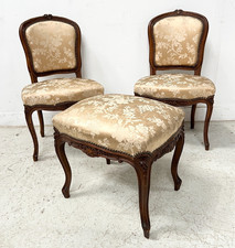 Suite de deux chaise et un tabouret de style Louis XV en noyer